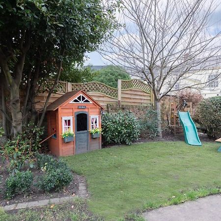 Beautiful 4 Bedroom Home Cheltenham Esterno foto