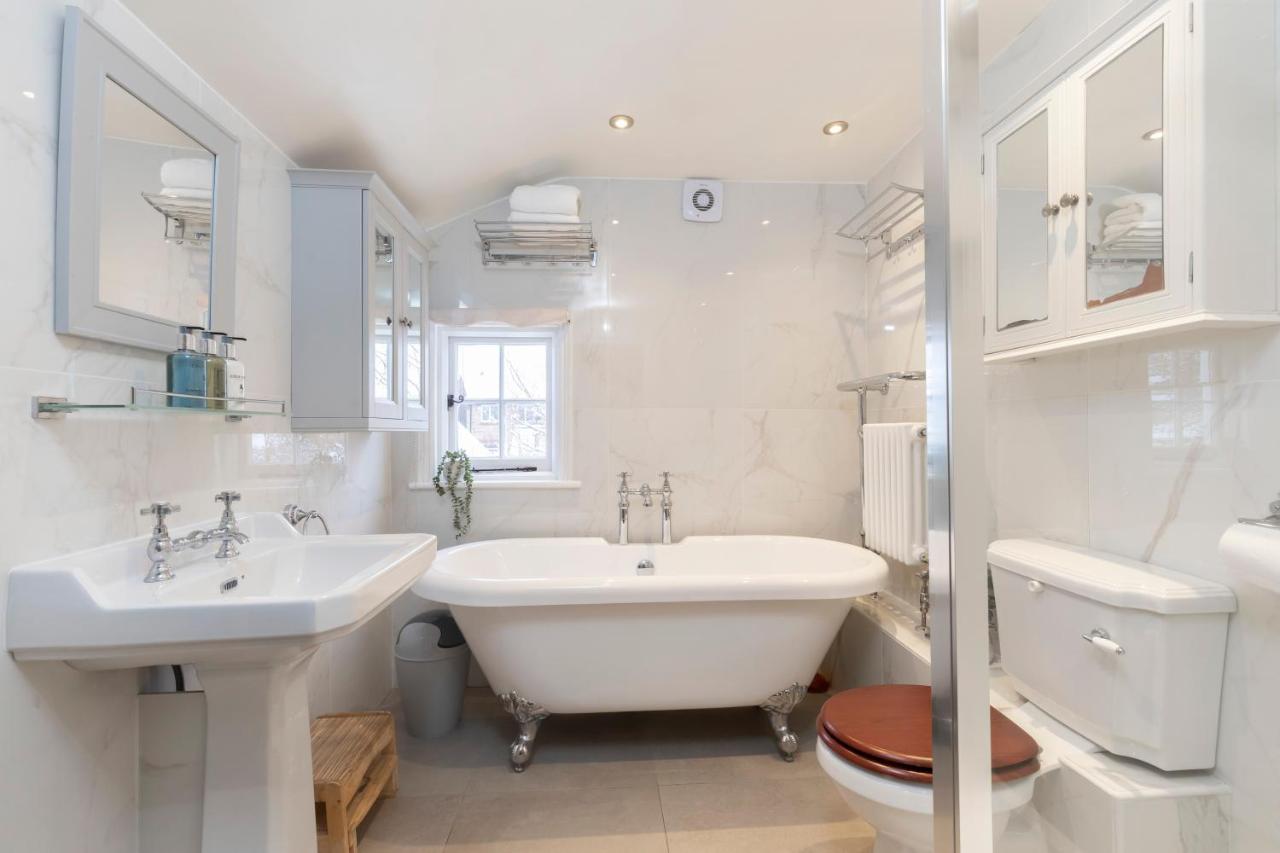 Beautiful 4 Bedroom Home Cheltenham Esterno foto