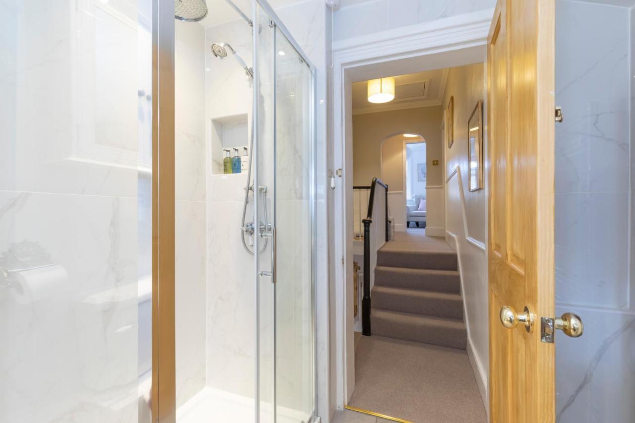Beautiful 4 Bedroom Home Cheltenham Esterno foto