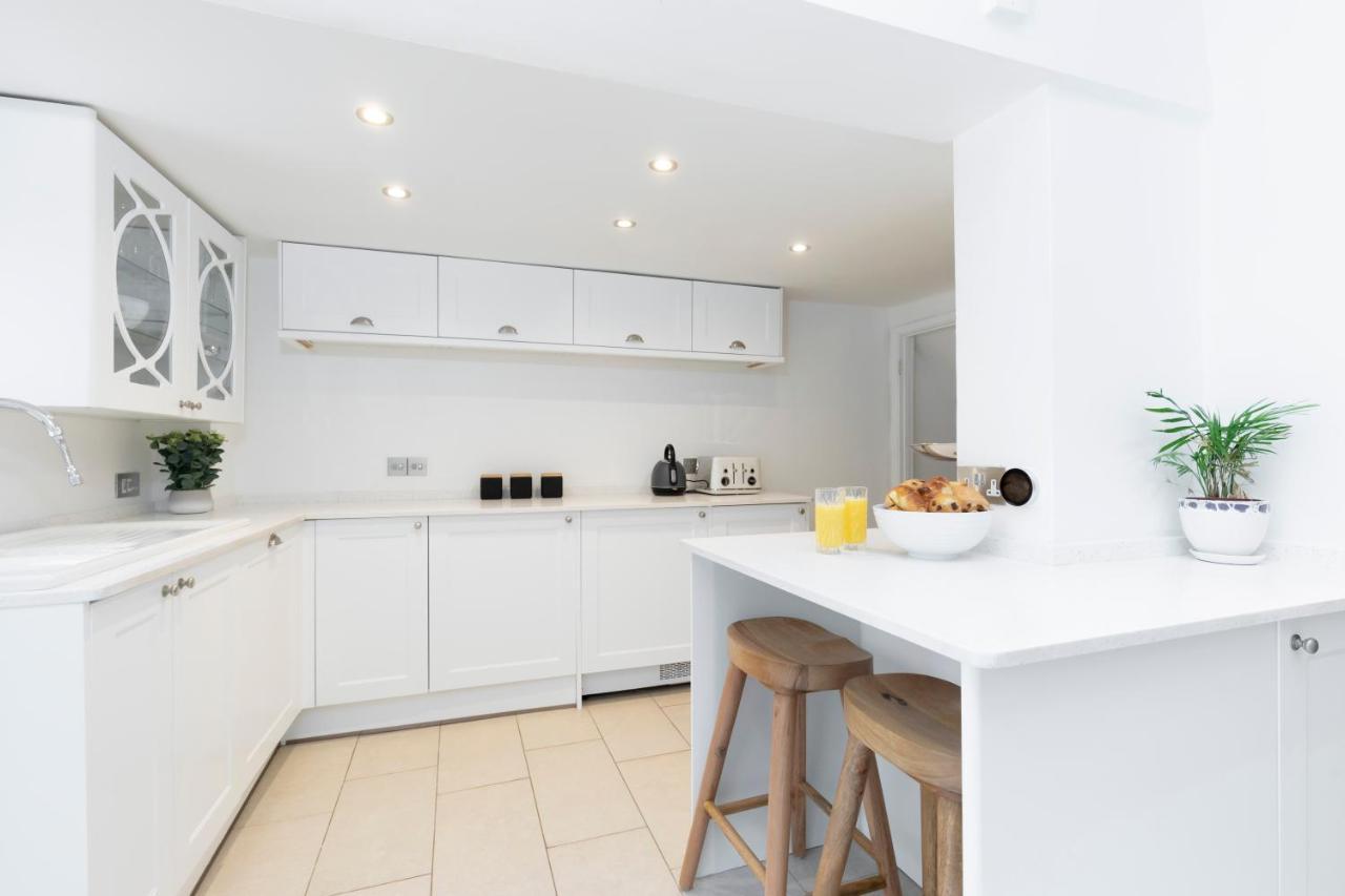 Beautiful 4 Bedroom Home Cheltenham Esterno foto