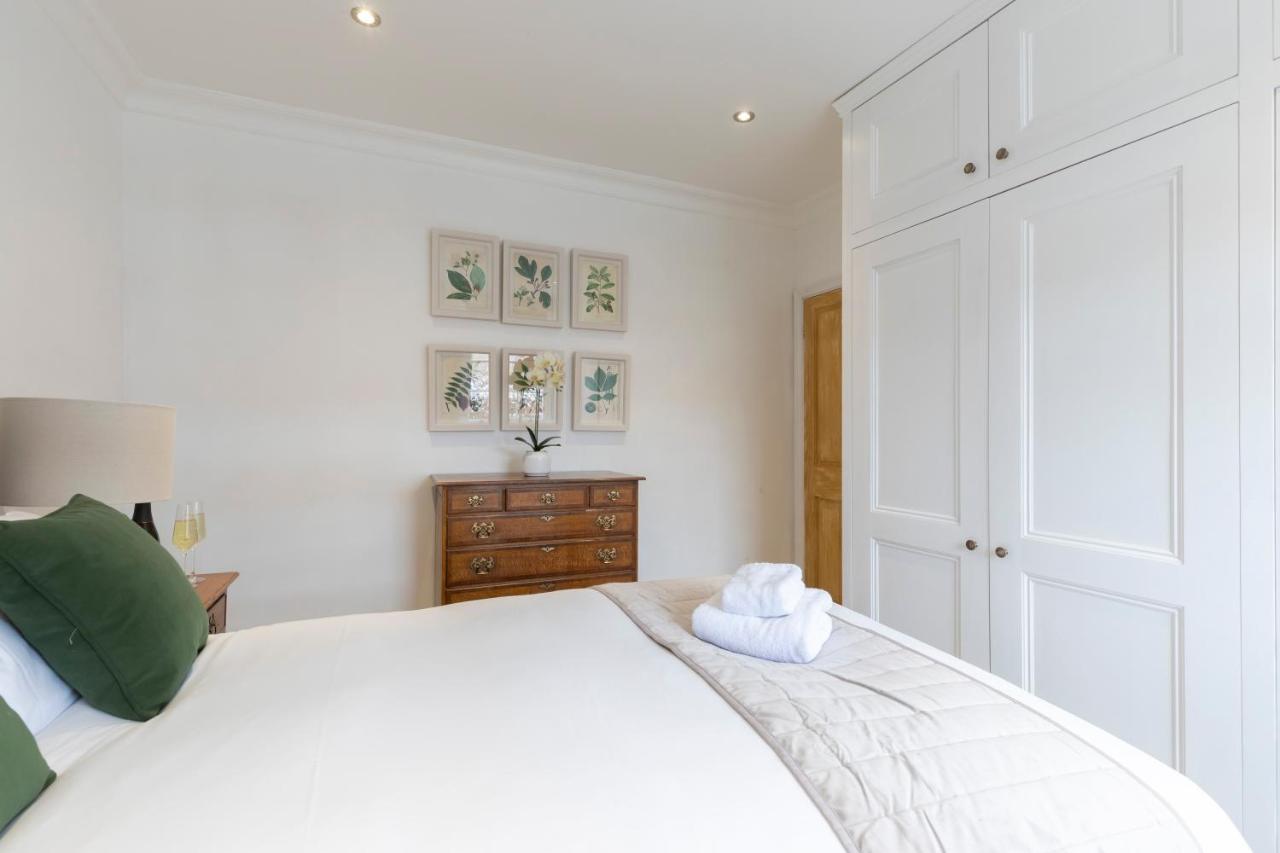 Beautiful 4 Bedroom Home Cheltenham Esterno foto