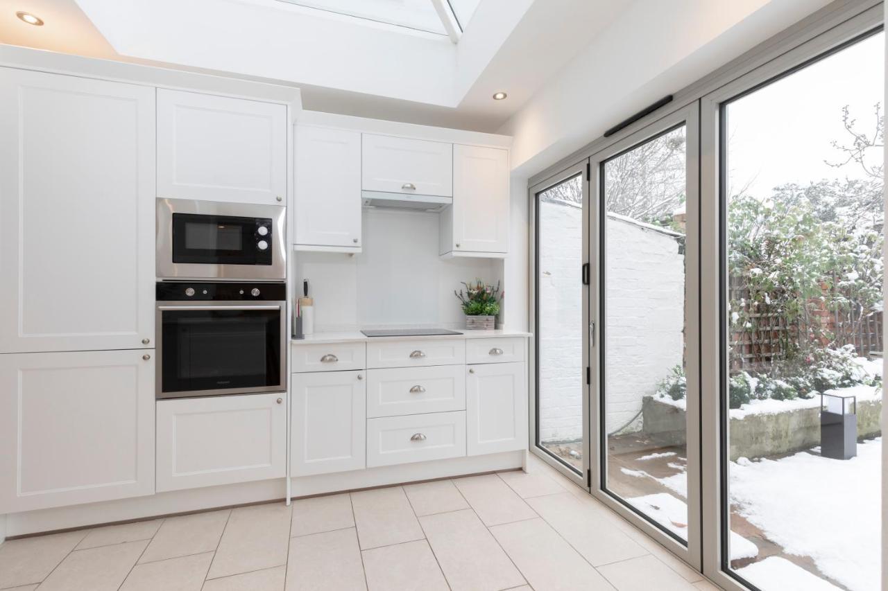 Beautiful 4 Bedroom Home Cheltenham Esterno foto