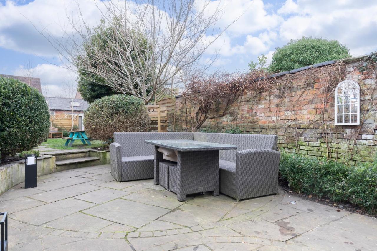 Beautiful 4 Bedroom Home Cheltenham Esterno foto