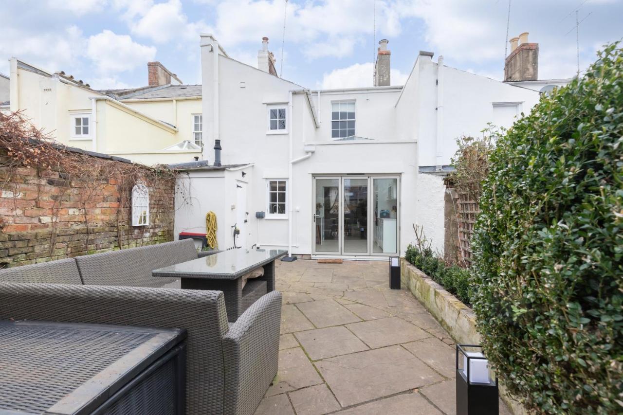 Beautiful 4 Bedroom Home Cheltenham Esterno foto